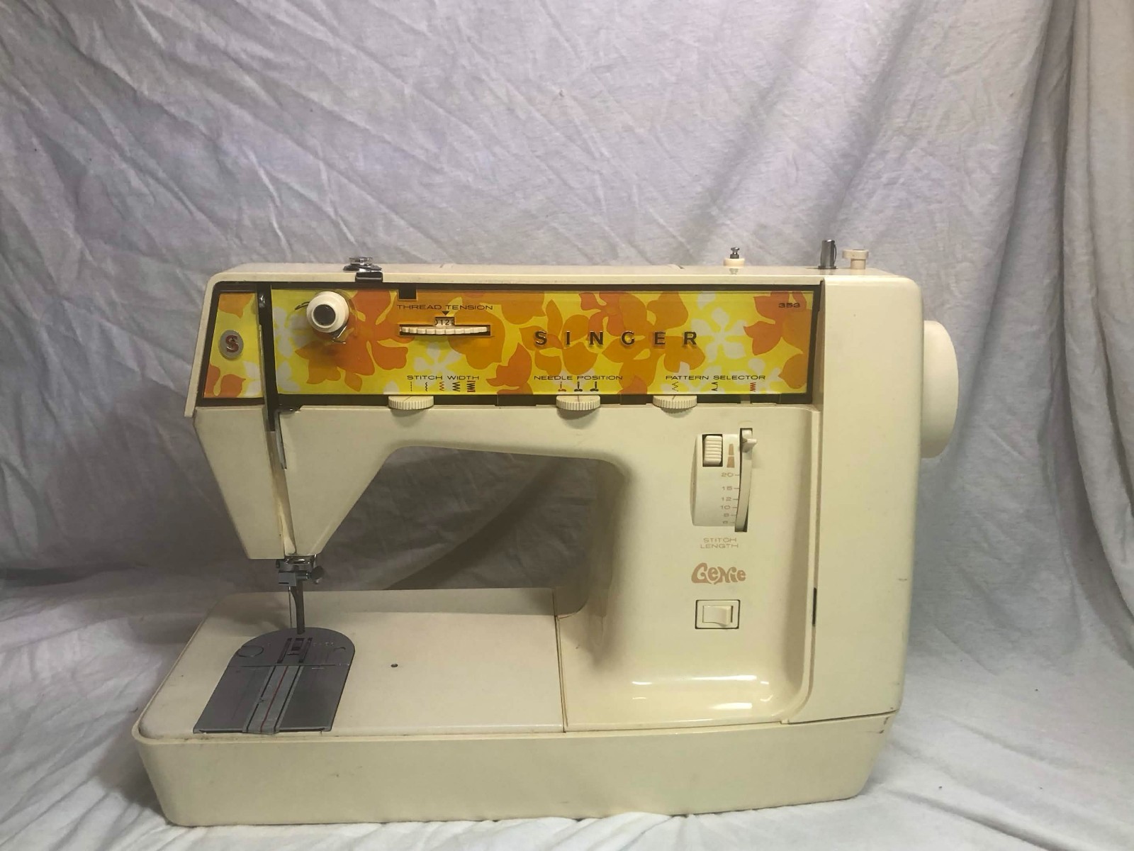 singer genie sewing machine 353 READ DESC