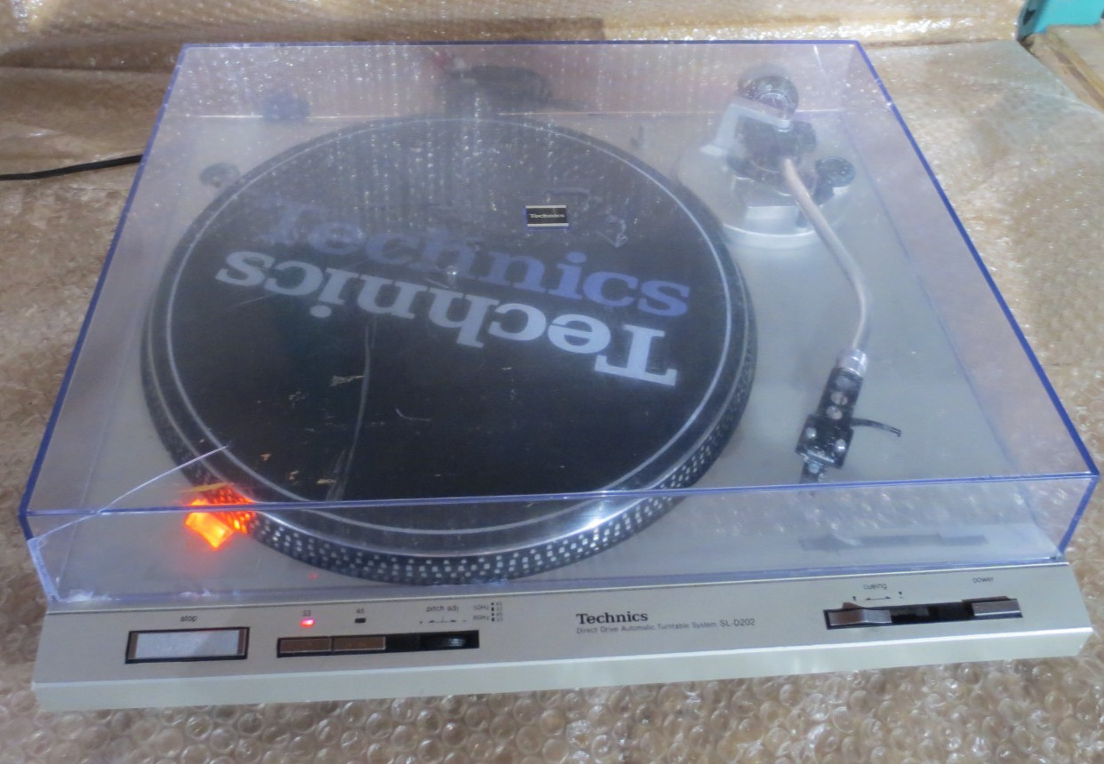 Technics SL-D202 Direct Drive Automatic Turntable Record Player