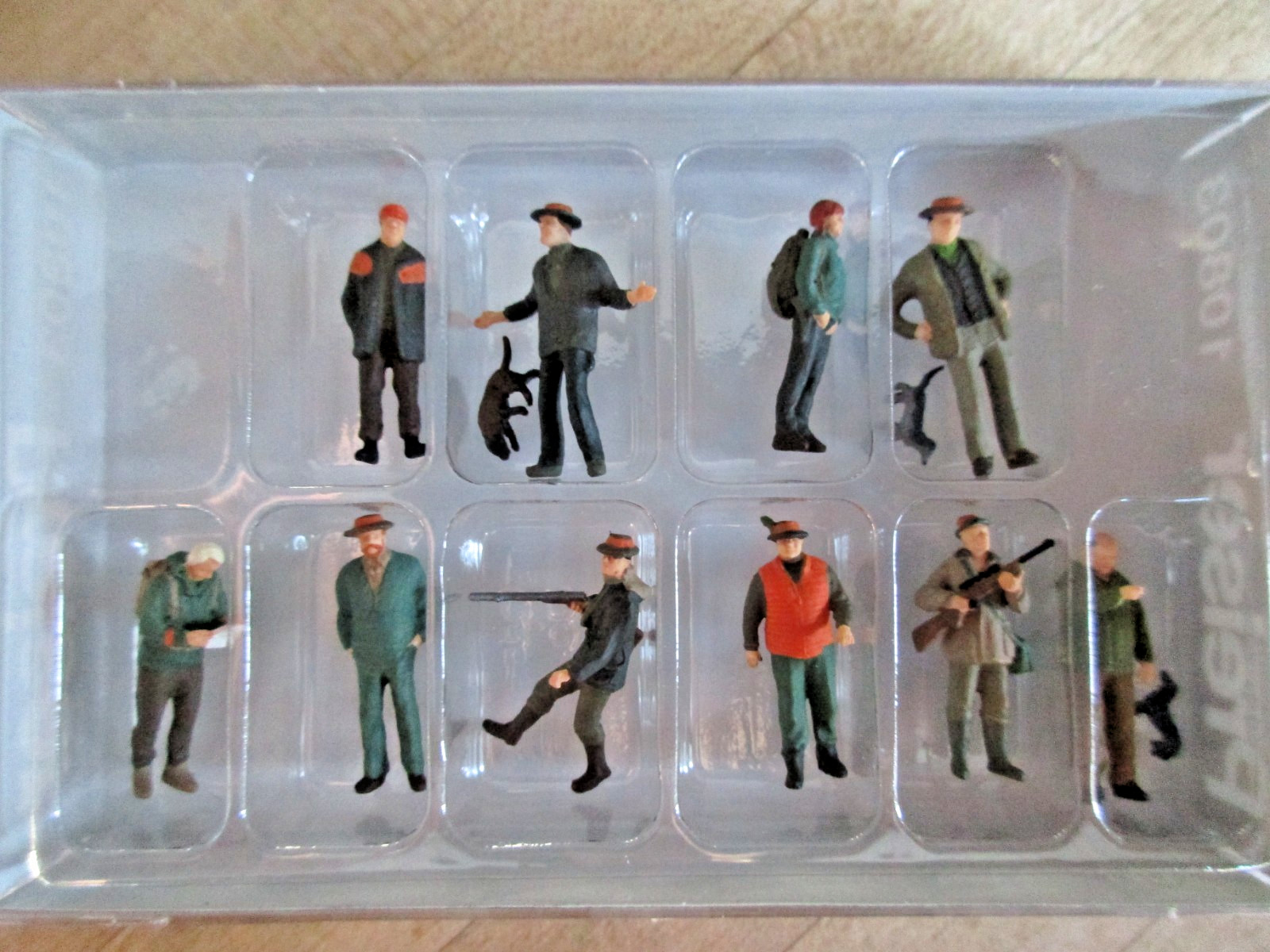 Preiser HO - Hunters & Helpers #10803  (NIB)