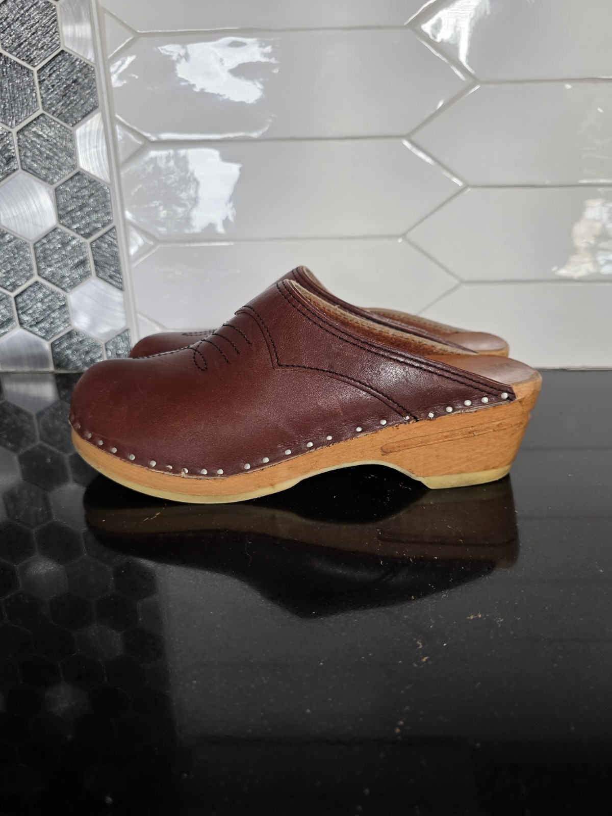 Basted Women's Original Toffeln Wood Clogs Size 8.5 Burgandy
