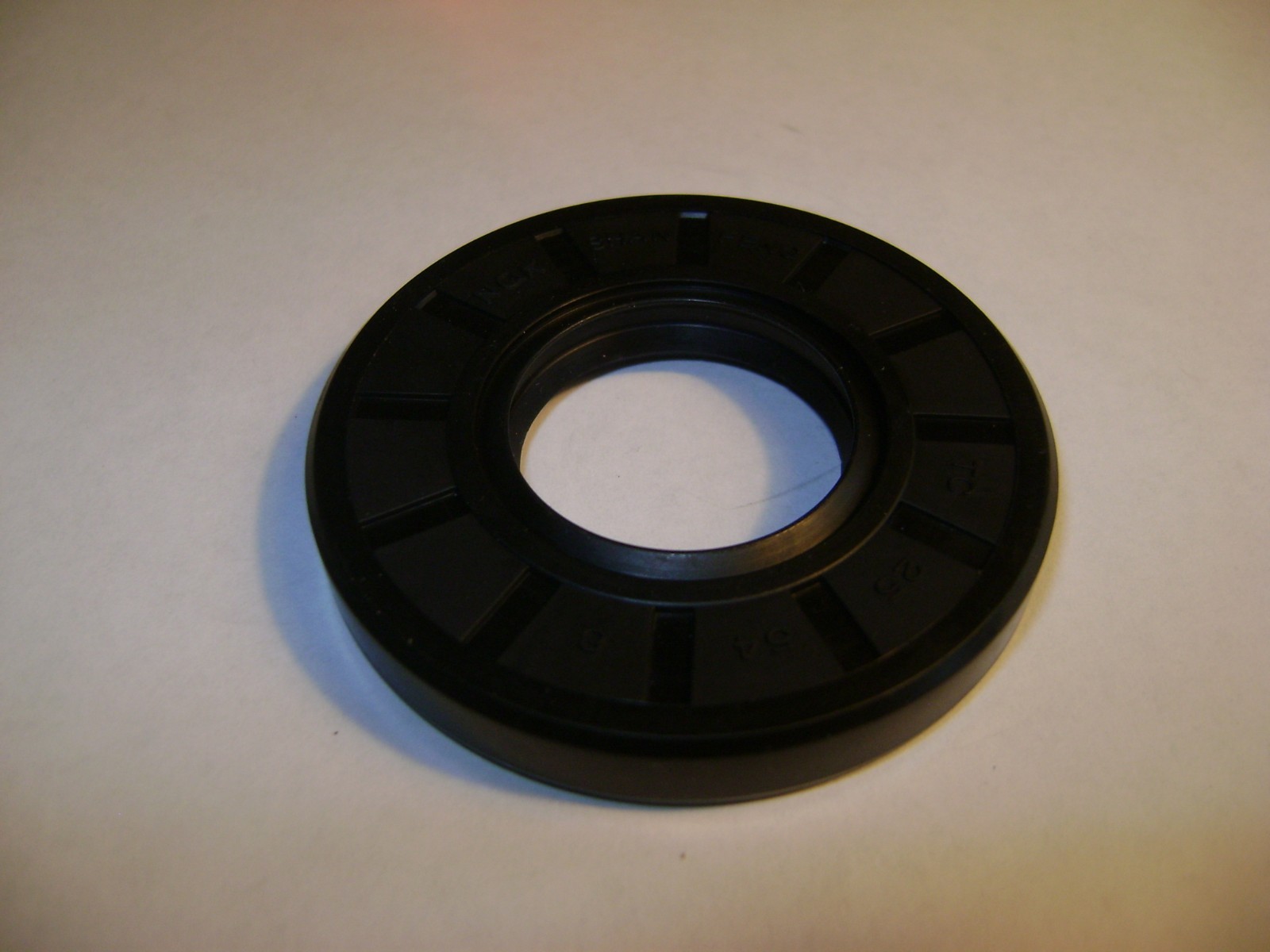 NEW TC 25X54X8 DOUBLE LIPS METRIC OIL / DUST SEAL 25mm X 54mm X 8mm
