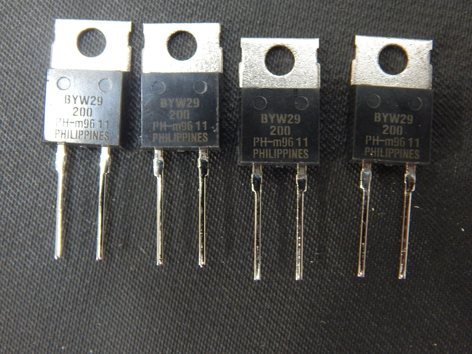 PHILIPS BYW29-200 FAST RECOVERY DIODE 8A 200V TO-220B - LOT OF 4 DIODES