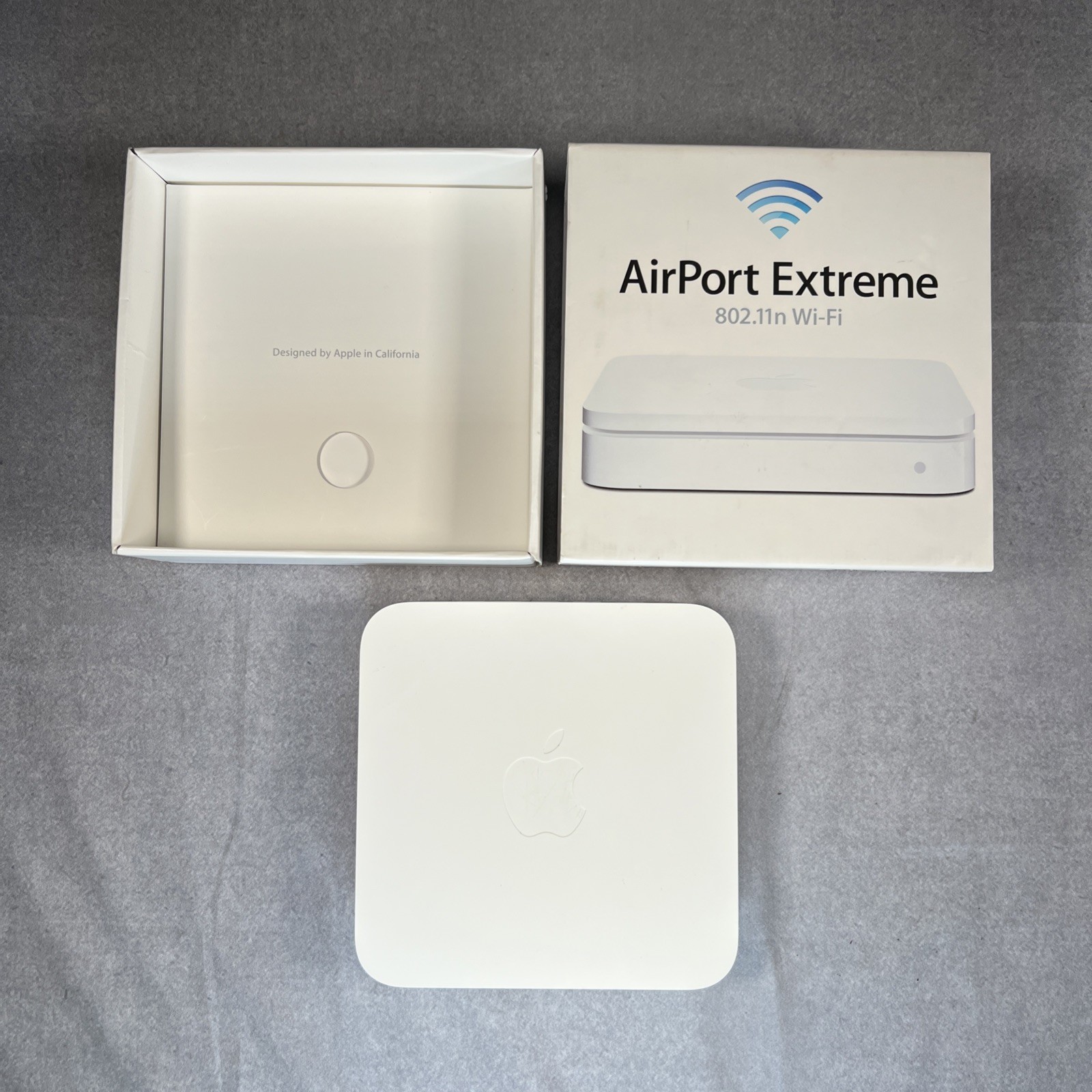 Apple Router (MD031LLA) Used -Good