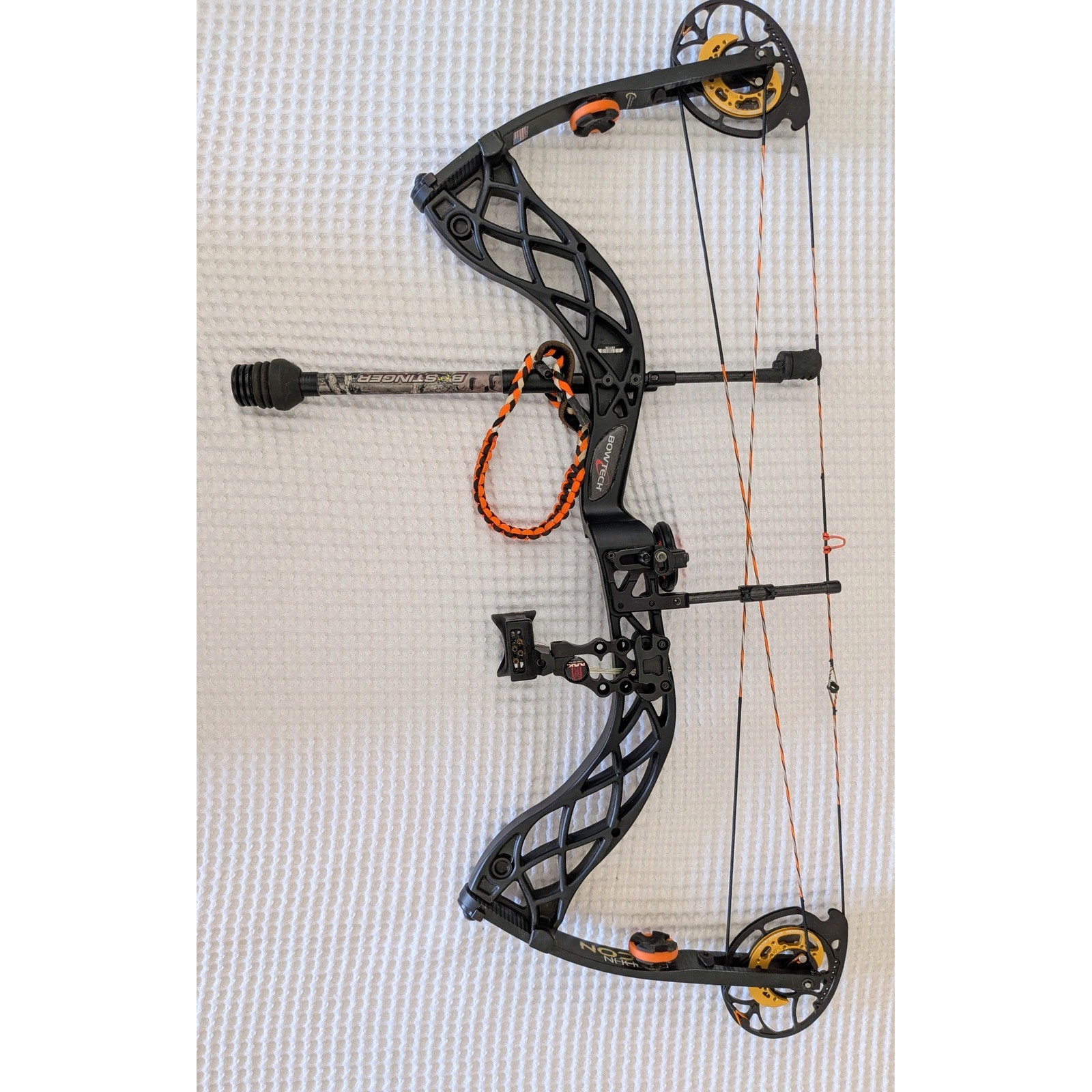 BowTech Carbon Icon RH Compound Bow RAK Package w/ Bee Stinger Stabilizer