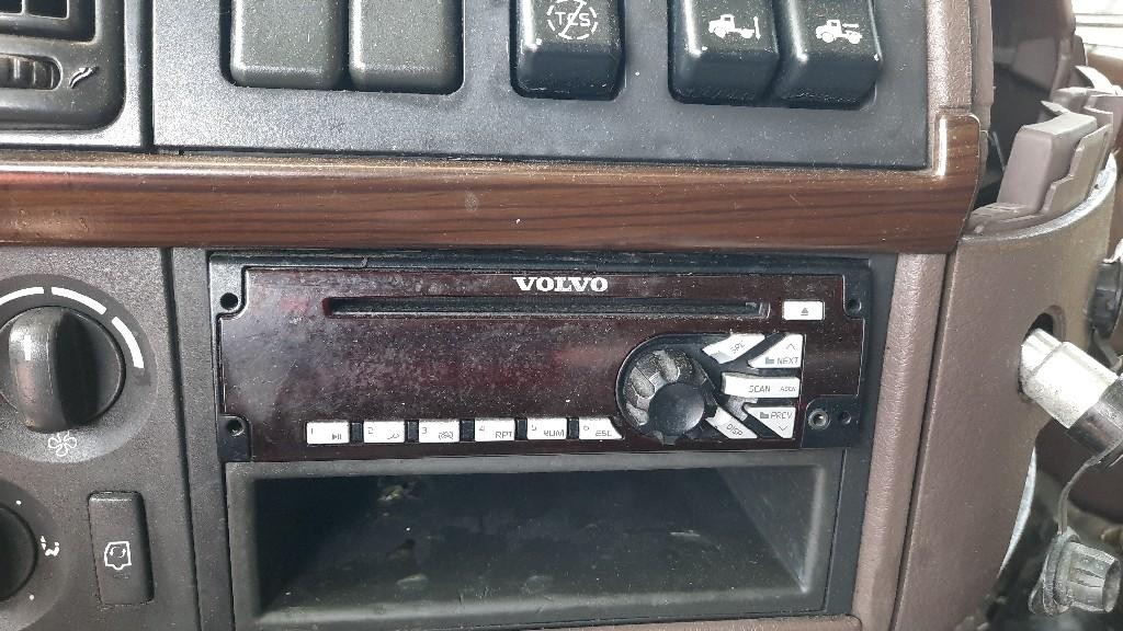 Replaces 2016 VOLVO VNL RADIO AM/FM/CD ,  MD