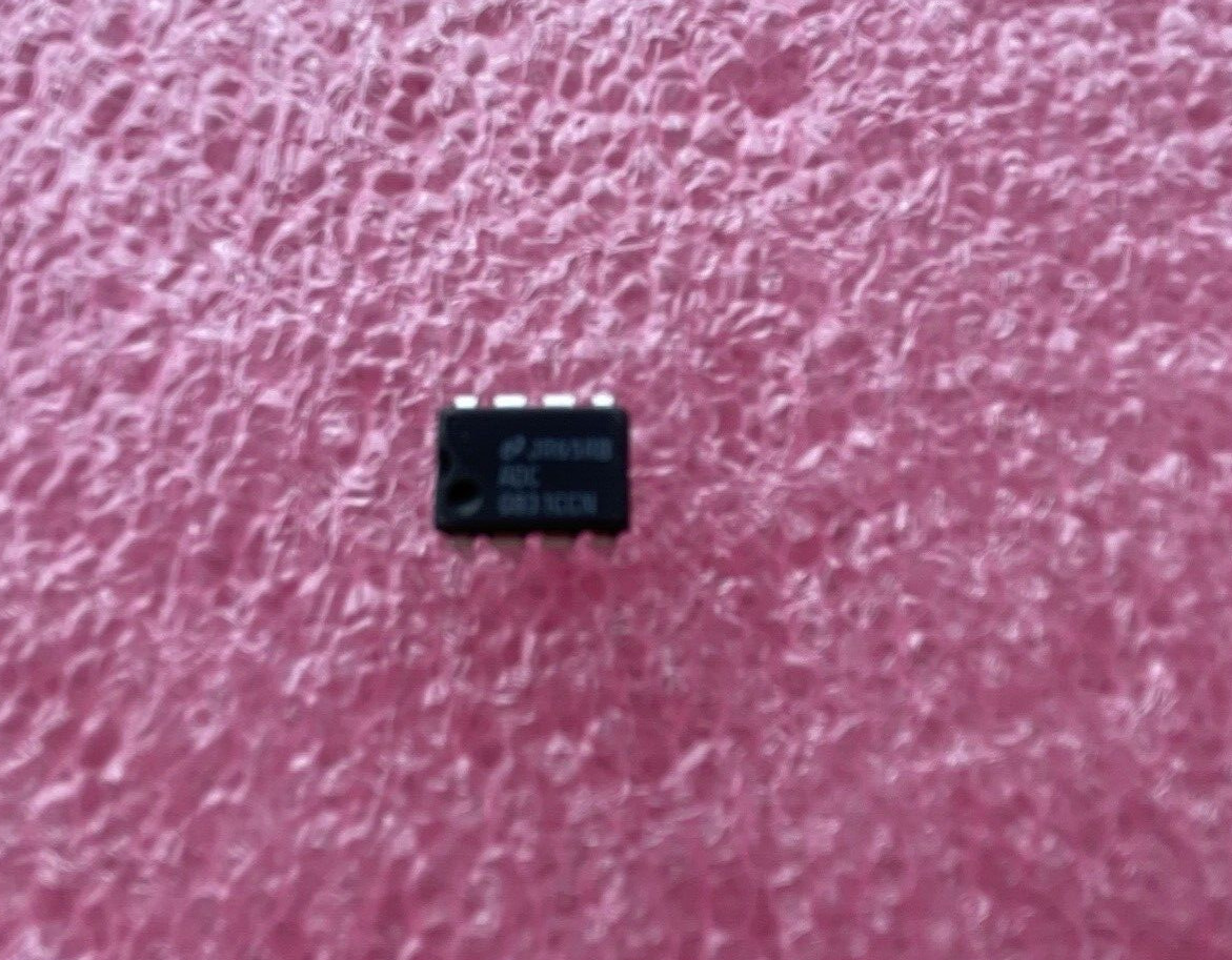 ADC0831CCN A/D CONVERTER 8-BIT SERIAL 8 PDIP (LOT OF 1)