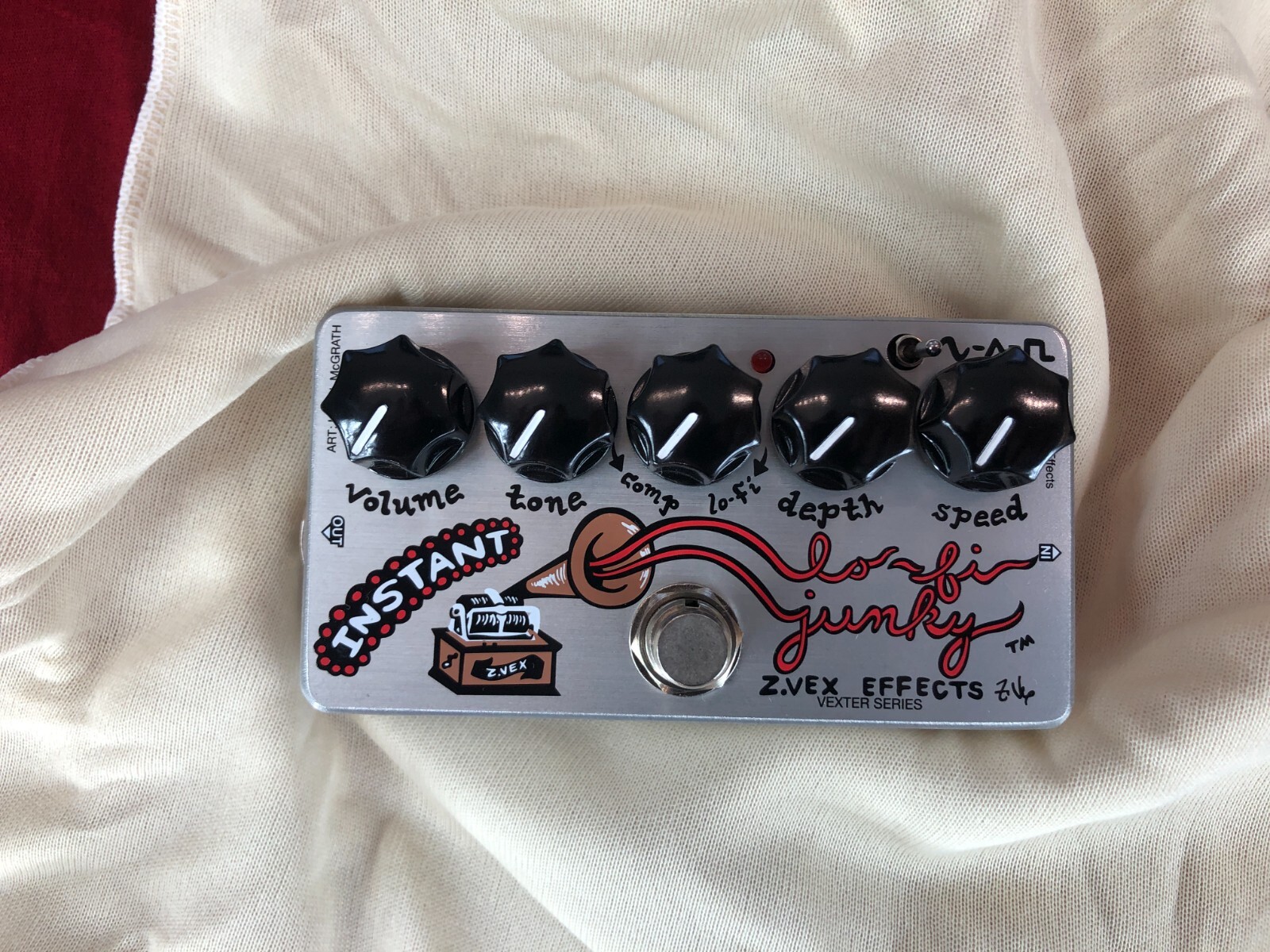 ZVEX Vexter Instant Lo-Fi Junky Chorus/Vibrato Pedal w/ Power Cables and Cloth