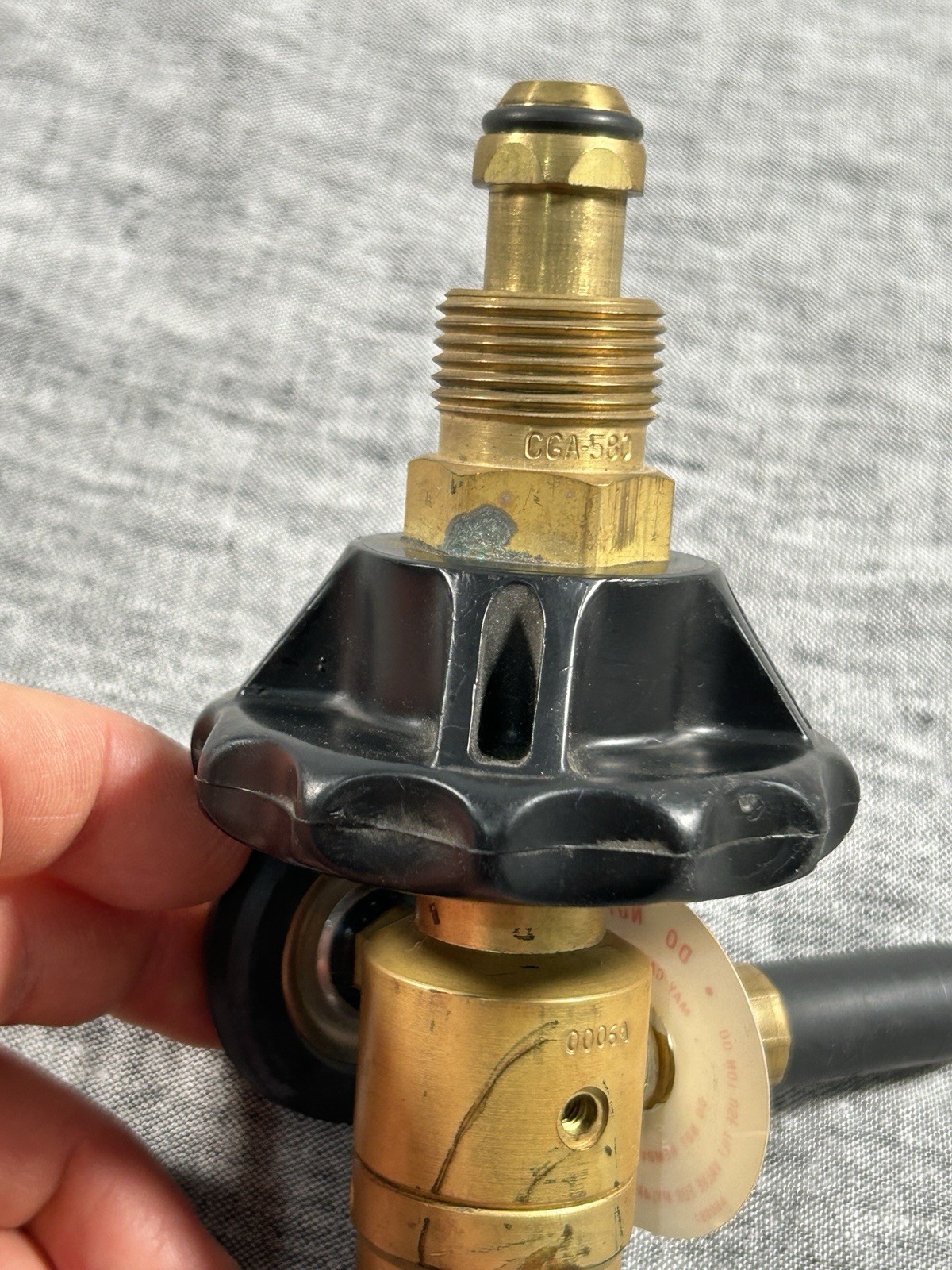 West Winds Compressed Gas Regulator for Helium Balloon Inflatable Adapter