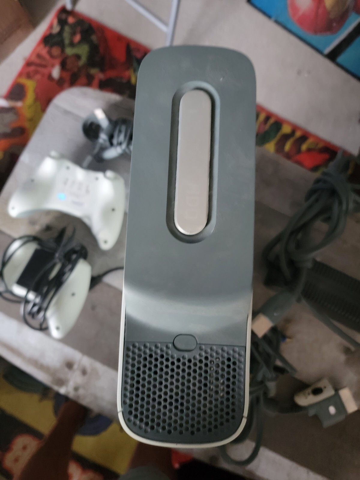 Xbox 360 Console White System with 2 Controllers 1 wired 1 wireles, Cables, Plug