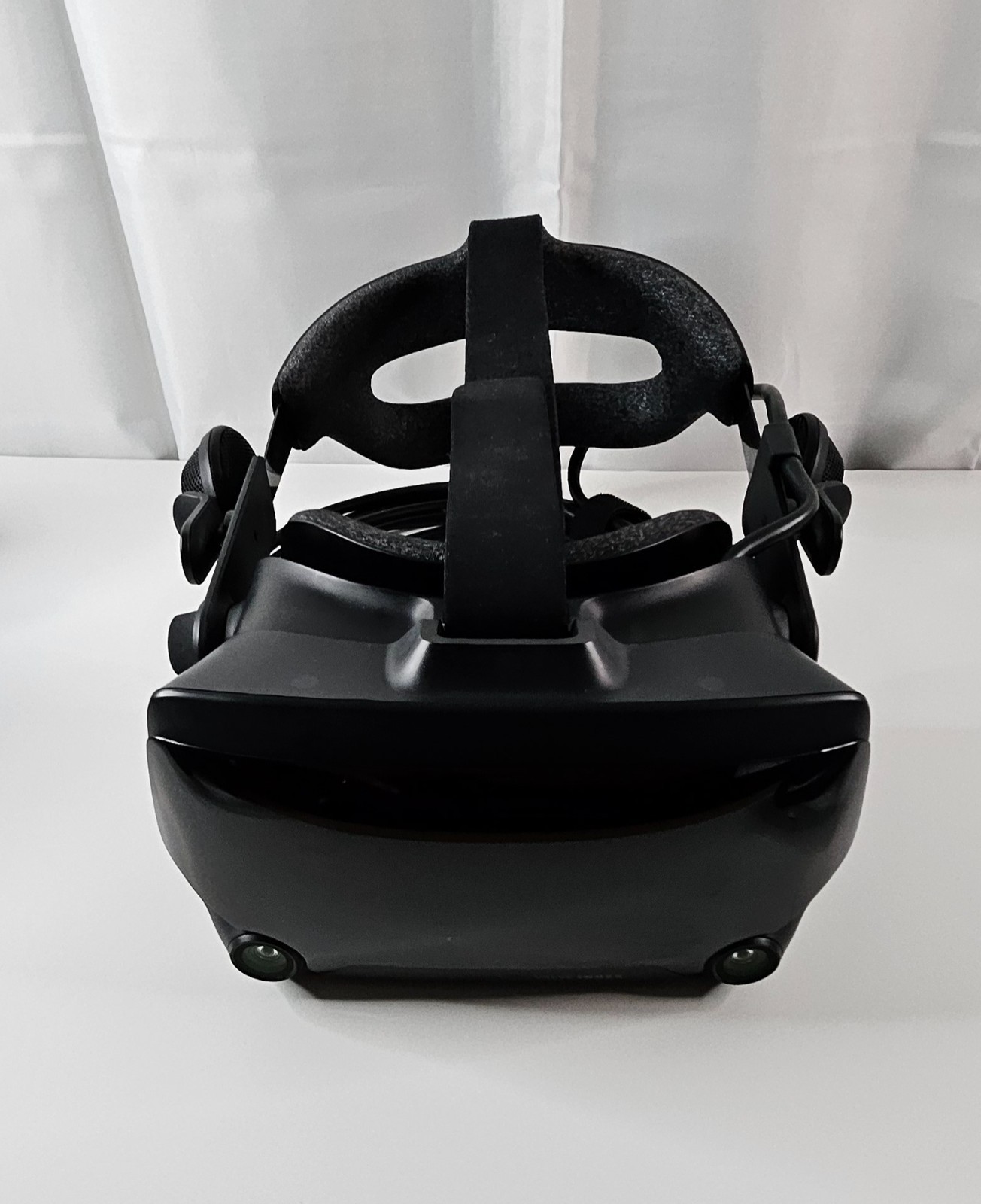 Valve Index VR Headset Full Kit w/ 2.0 Base Stations, Knuckles Controllers