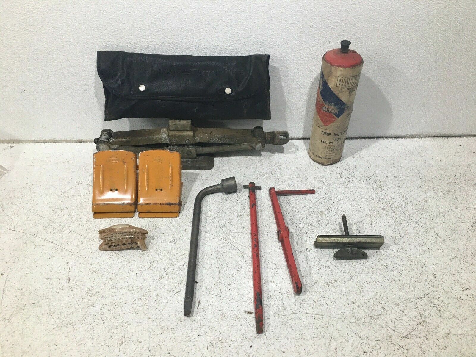 1979 datsun 280zx jack & tool kit roadside safety tire change kit bag OEM