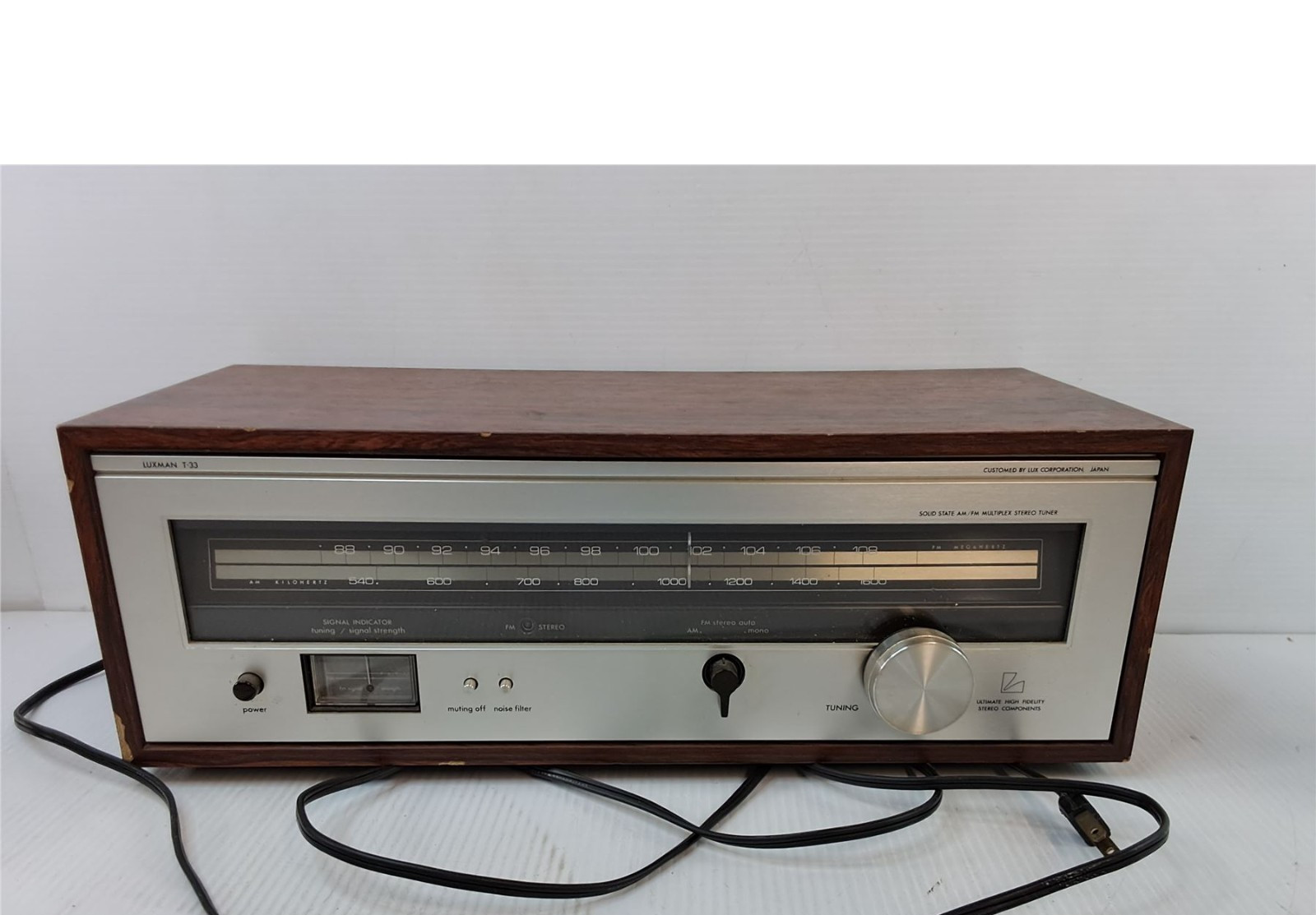 Luxman T33 AM/FM Tuner Walnut Japan vintage radio