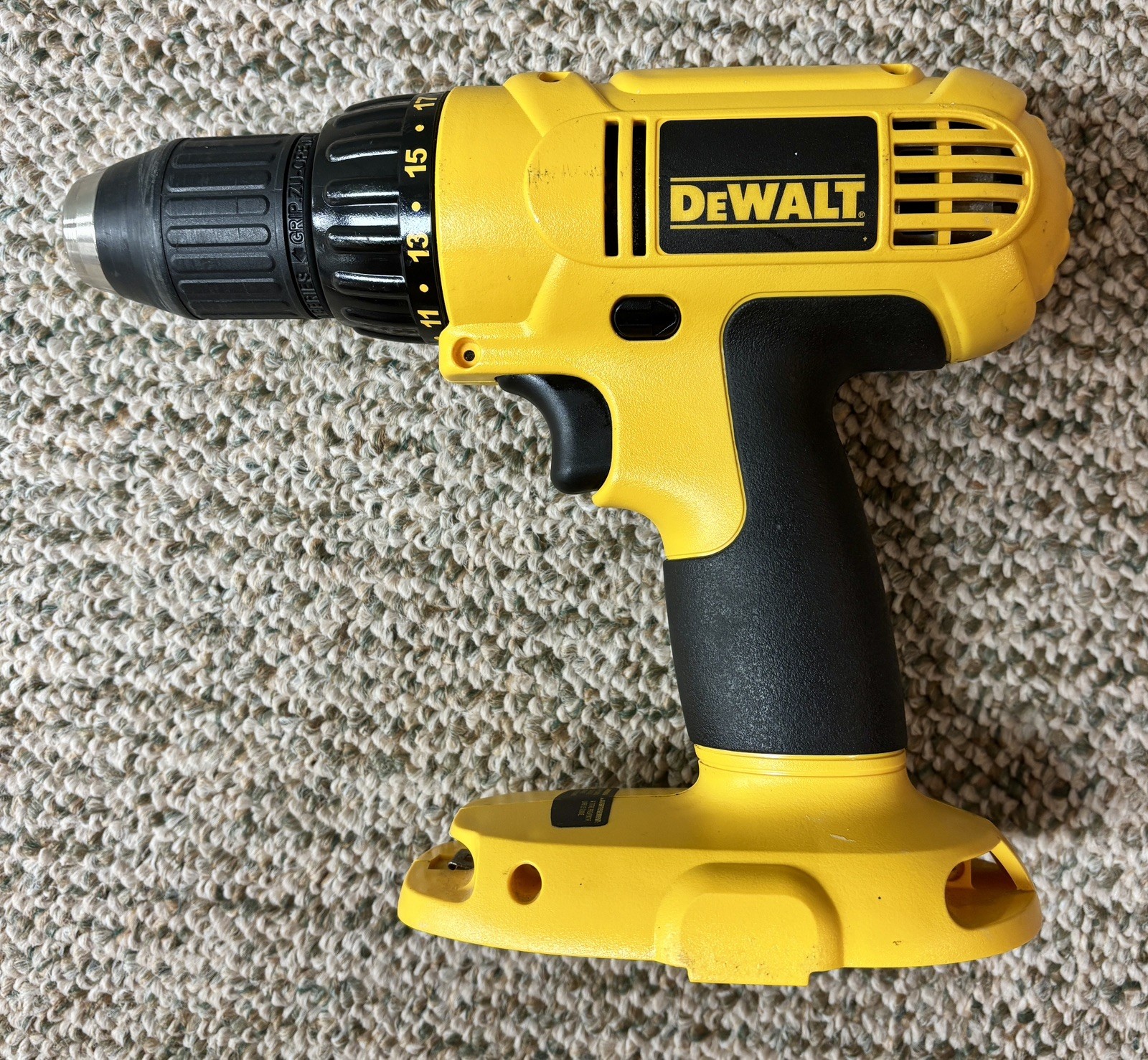 DEWALT DC970 18V Cordless Drill/Driver 1/2 in Chuck w/dead battery