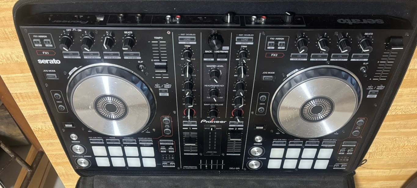 Pioneer DDJ-SR Double Deck DJ Controller w/ Case