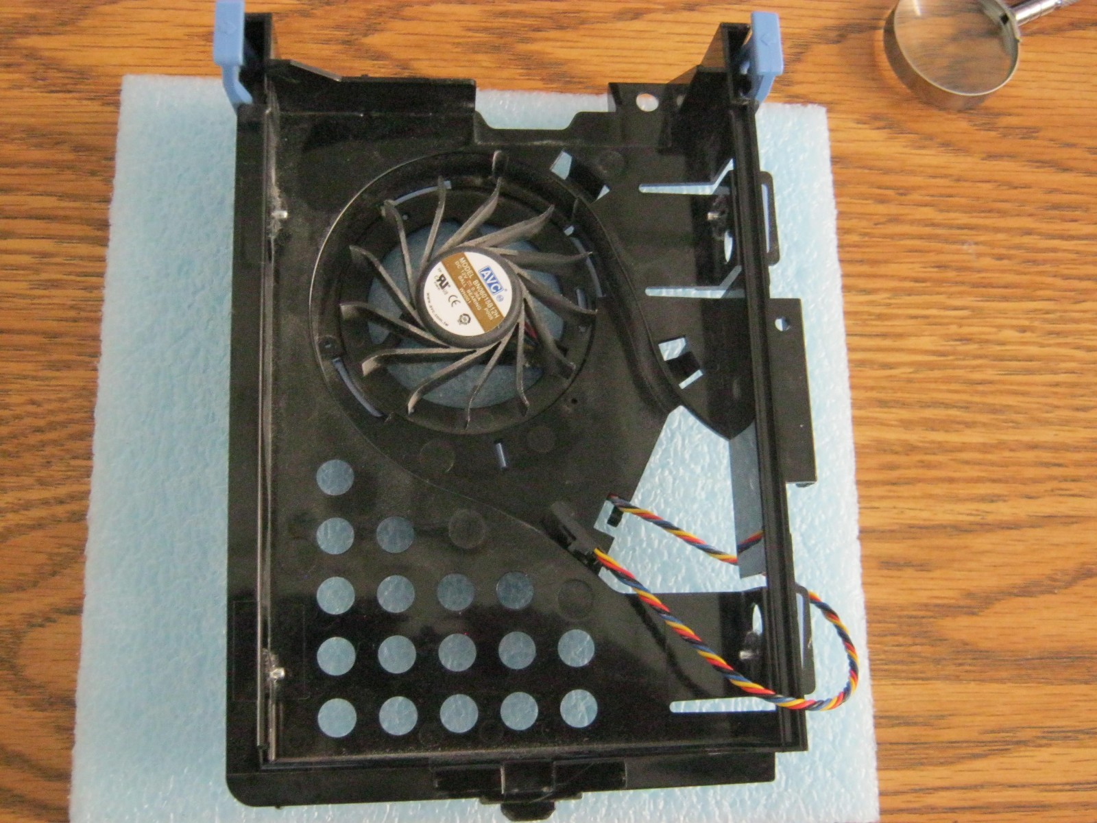 DELL P/N: 0TJ160 HARD DRIVE CADDY AND FAN AVC BN06015B12H