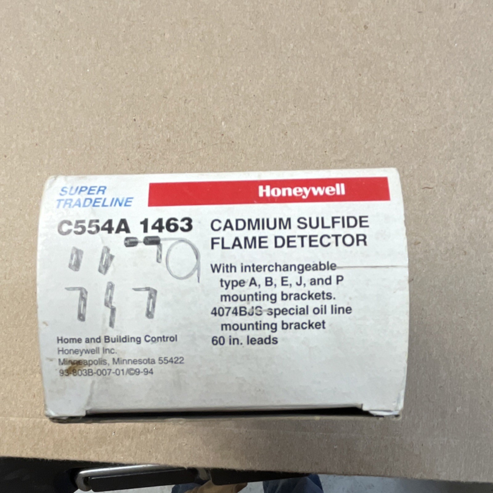 Honeywell C554A1463 Cadmium Sulfide Flame Detector White 60 in. Leads Brackets