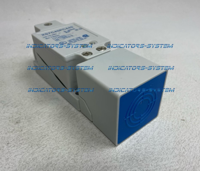 1PCS NEW FOR Schneider XS7C40PC440 Proximity switch sensor