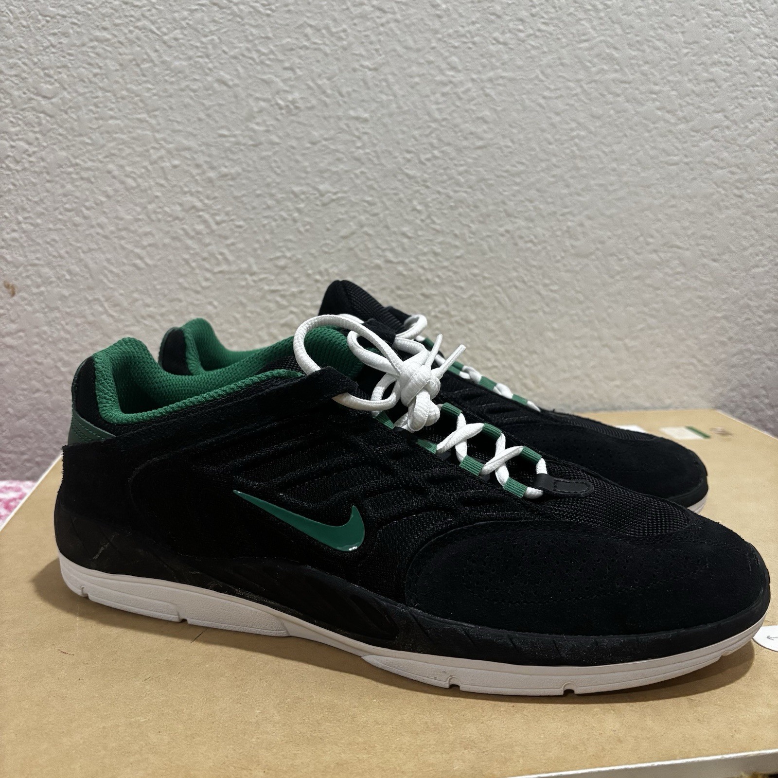 Nike SB  Vertebrae Black Green Men's Skateboarding Shoes Athletic Footwear 10.5