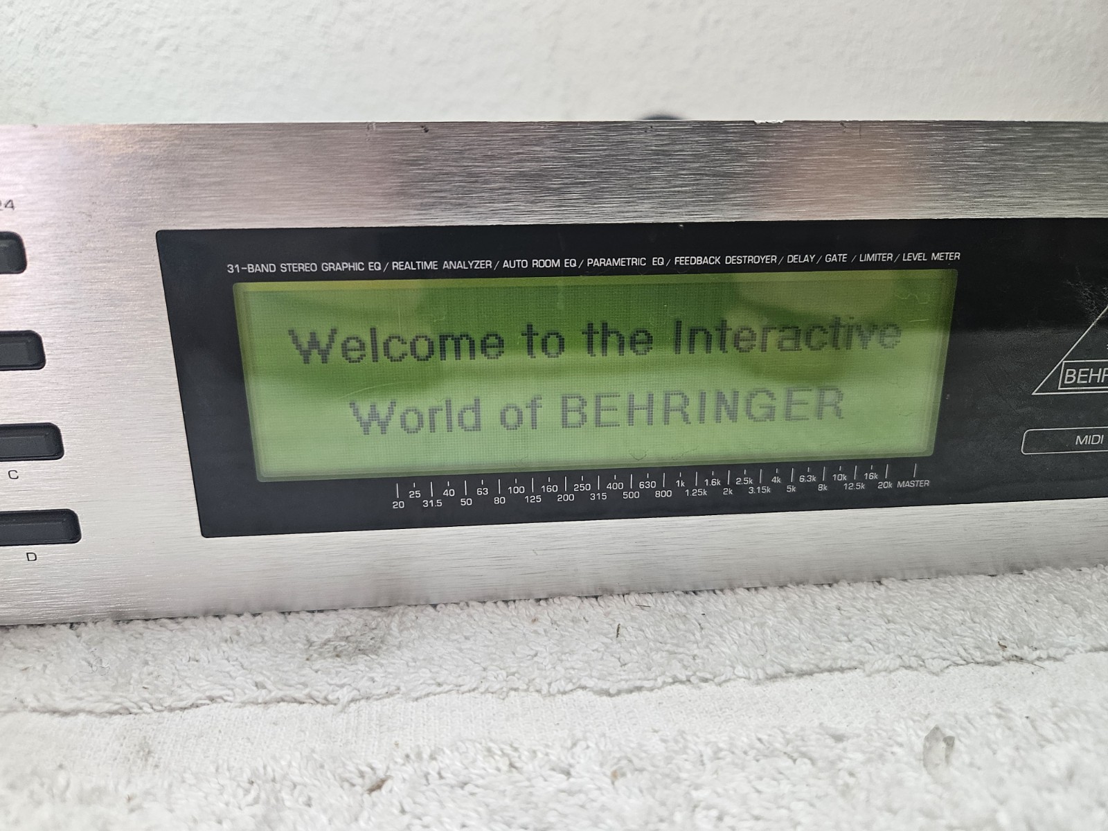 BEHRINGER ULTRA CURVE PRO DSP  8024