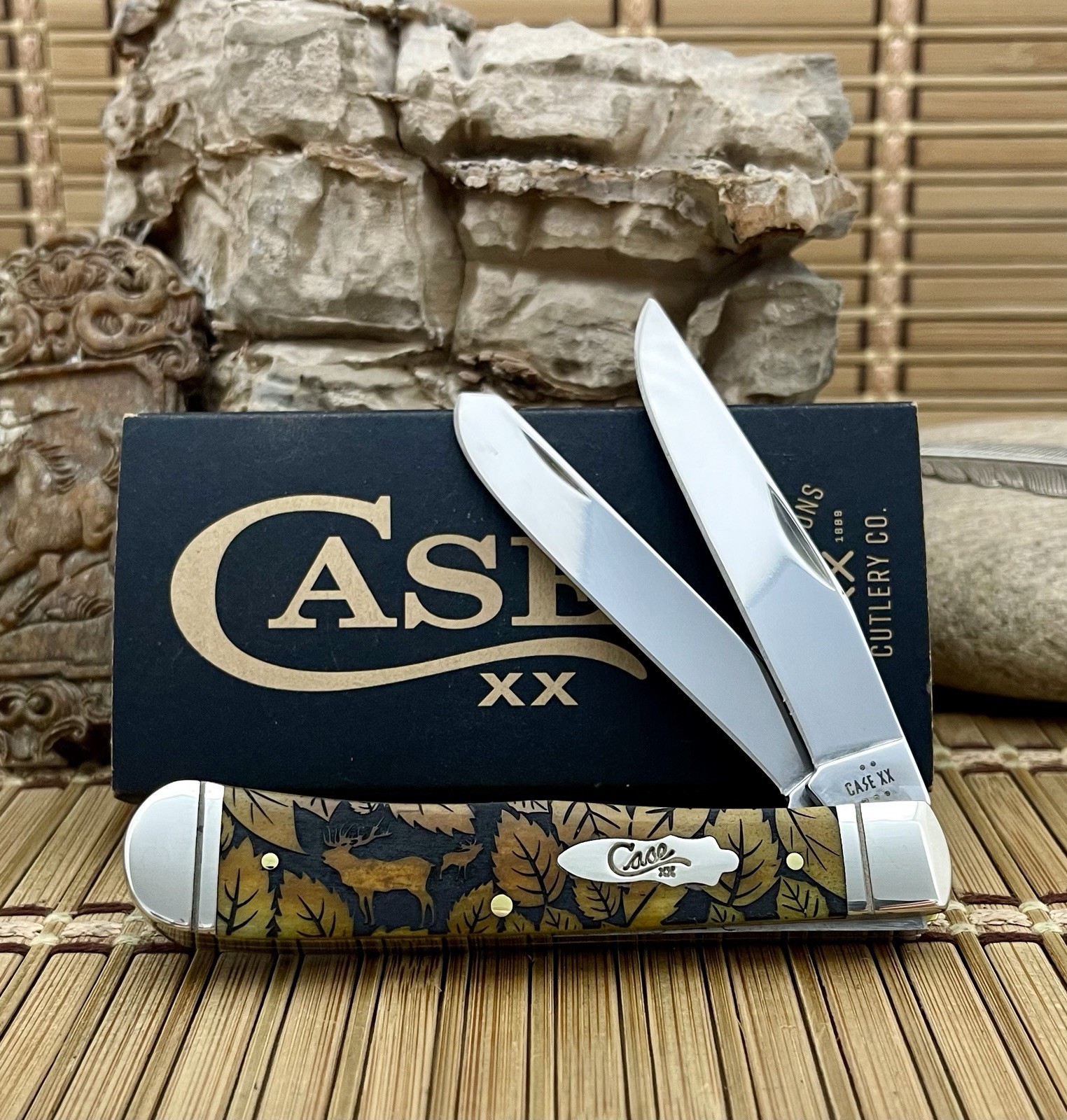 Case XX USA Antique Bone ELK Wildlife Series 1/500 Trapper Pocket Knife