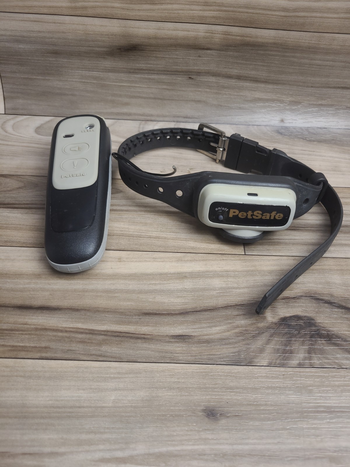PetSafe Remote Training Dog Collar System 300-412 w/ Receiver & Remote Need Batt