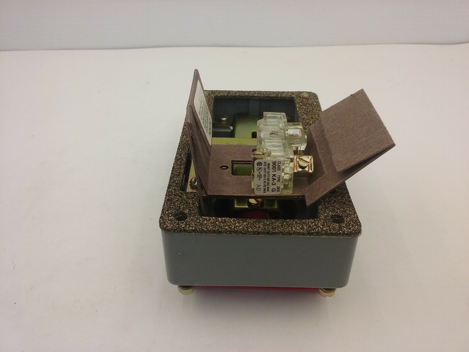 SQUARE D 9001 P-2 PUSH BUTTON CONTROL STATION SWITCH RED-STOP SERIES B NIB