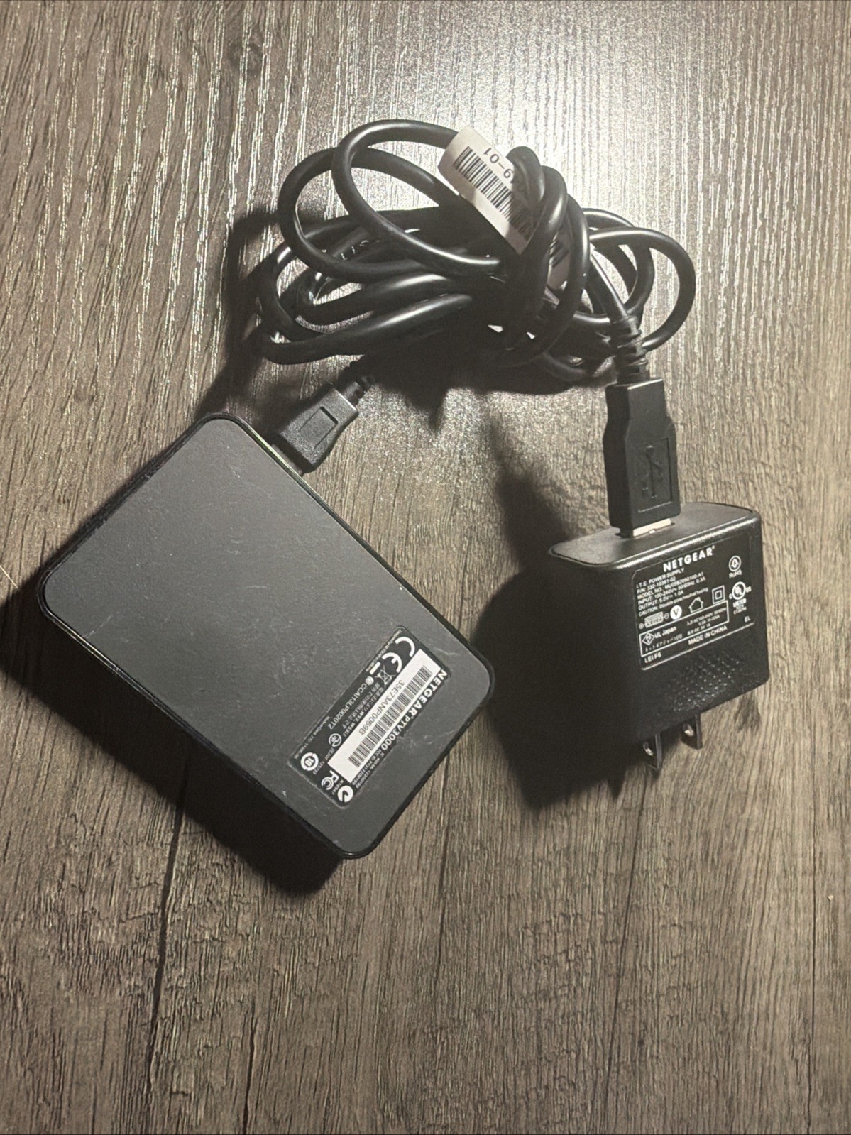 NETGEAR Push2TV Wireless Display HDMI Adapter with Miracast PTV3000 Excellent