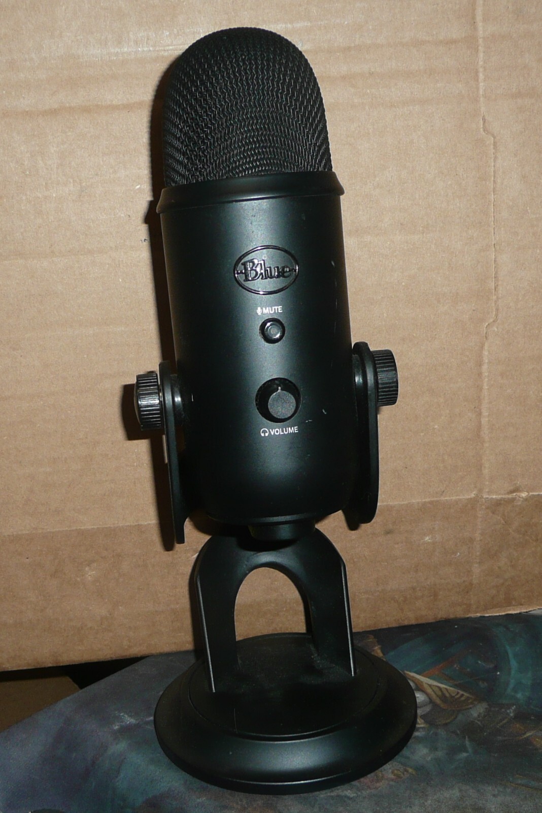 Logitech Blue Yeti Stereo USB Stream Microphone Multi-Pattern Condenser - BLACK