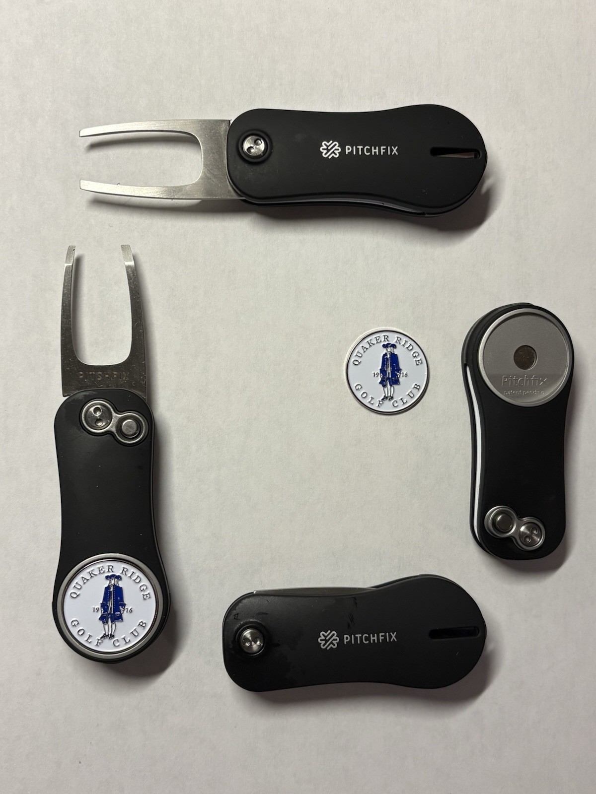 (1) Pitchfix Golf Switchblade Divot Tool & Quaker Ridge GC 1" Coin Golf Marker