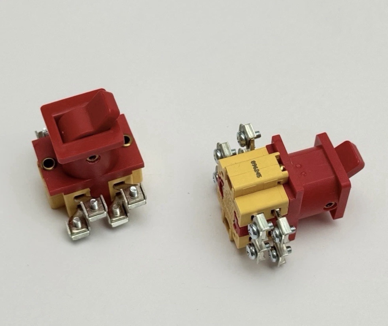 Lot of 2, GO6073F1 SCHLEGEL Toggle/Flip on/off Emergency Safety Switch 300VAC
