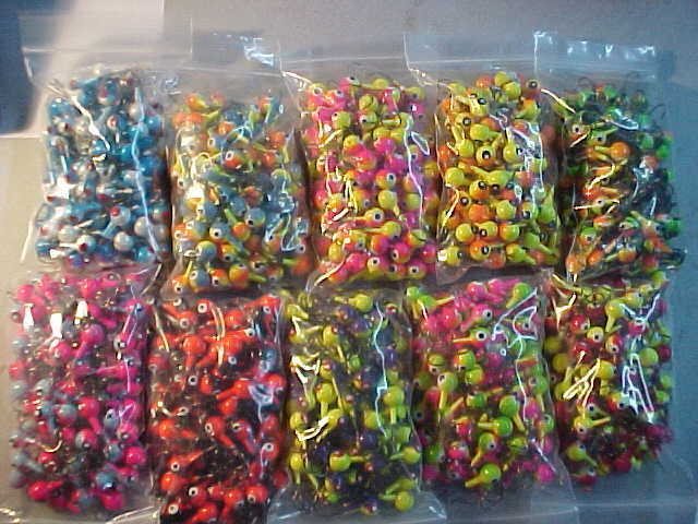 100 NEW  ASSORTED LEAD HEAD JIG HEADS 3/8 OZ.  SIZE 1/0 hooks WALLEYE JIGS