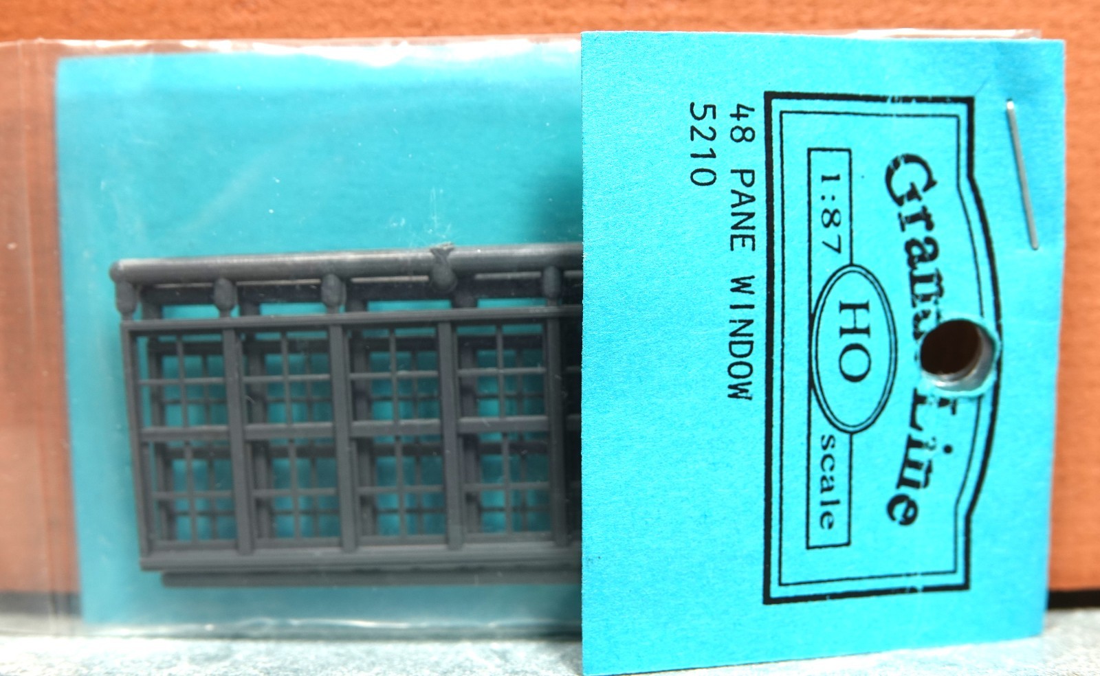 GRANDT LINE HO SCALE 48 PANE DOUBLE HUNG WINDOW 186" X 70" # 5210