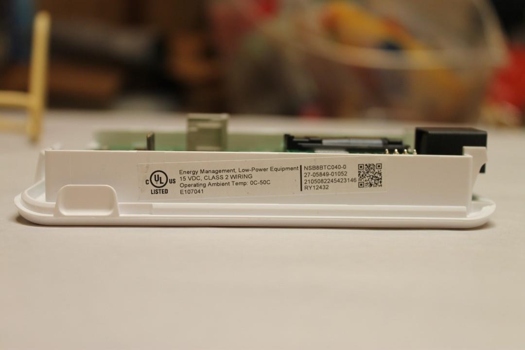 Johnson Controls NSB8BTC040-0 CO2 Temperature Sensor No Display White NEW ^
