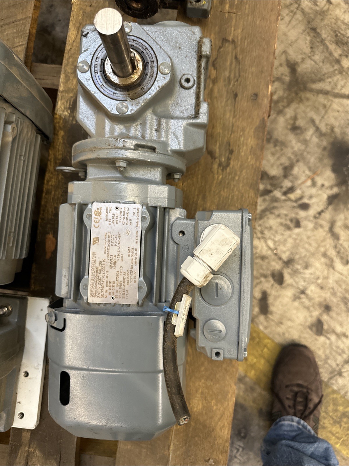 SEW Hollow Shaft SAF37 DRS71S4BE05 .37 Kw,24 Rpm,230/460v,TEFC