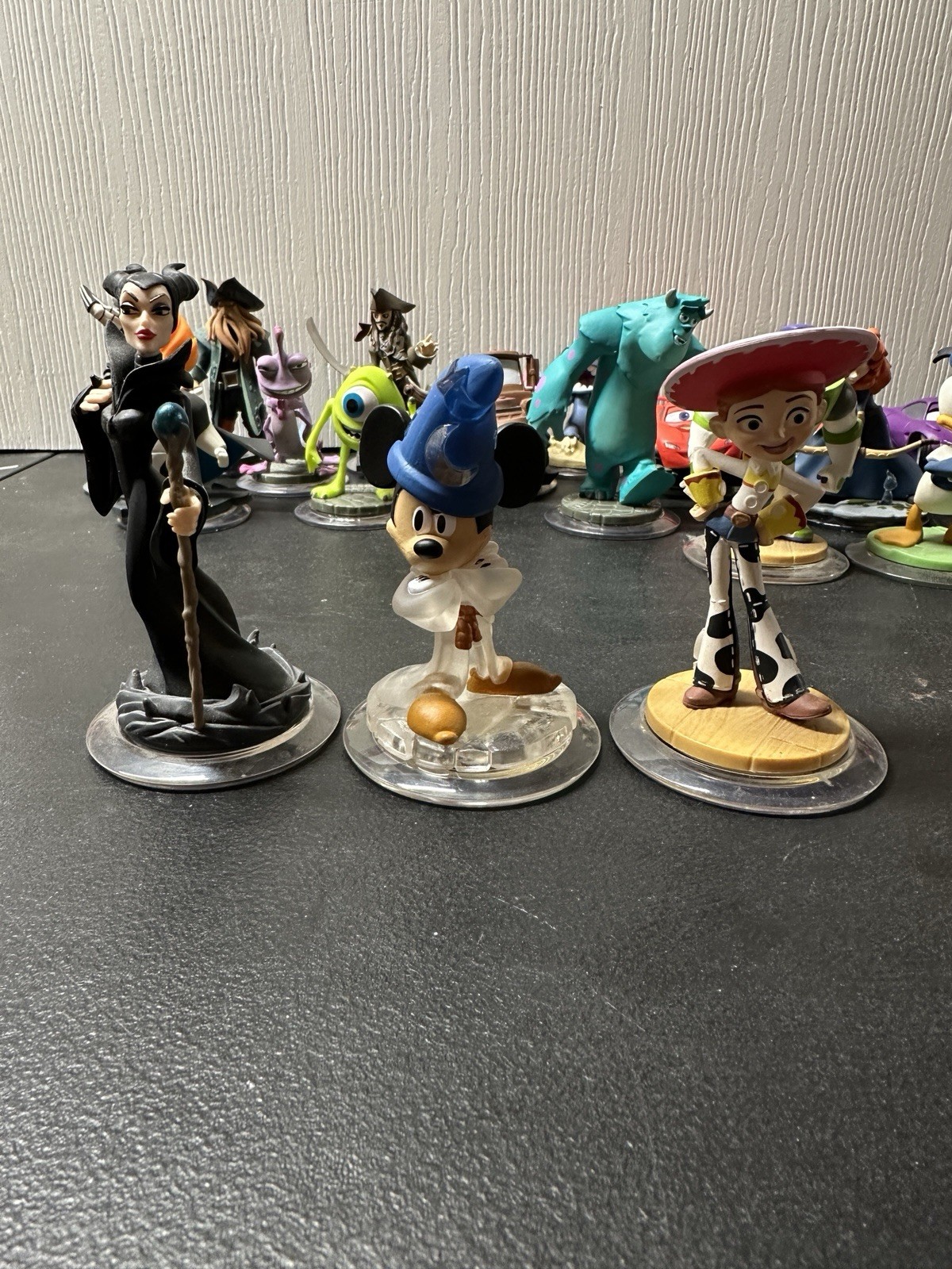 Disney Infinity Large Lot 19 Characters Plus Extras