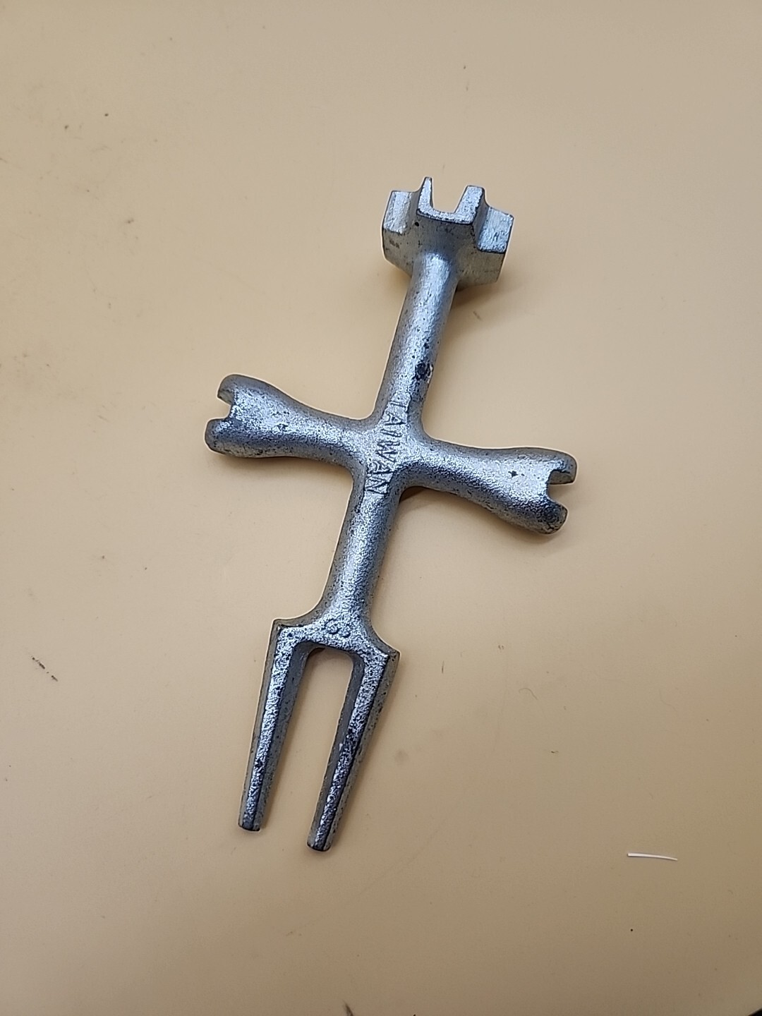Pop-Up Plug Wrench Taiwan