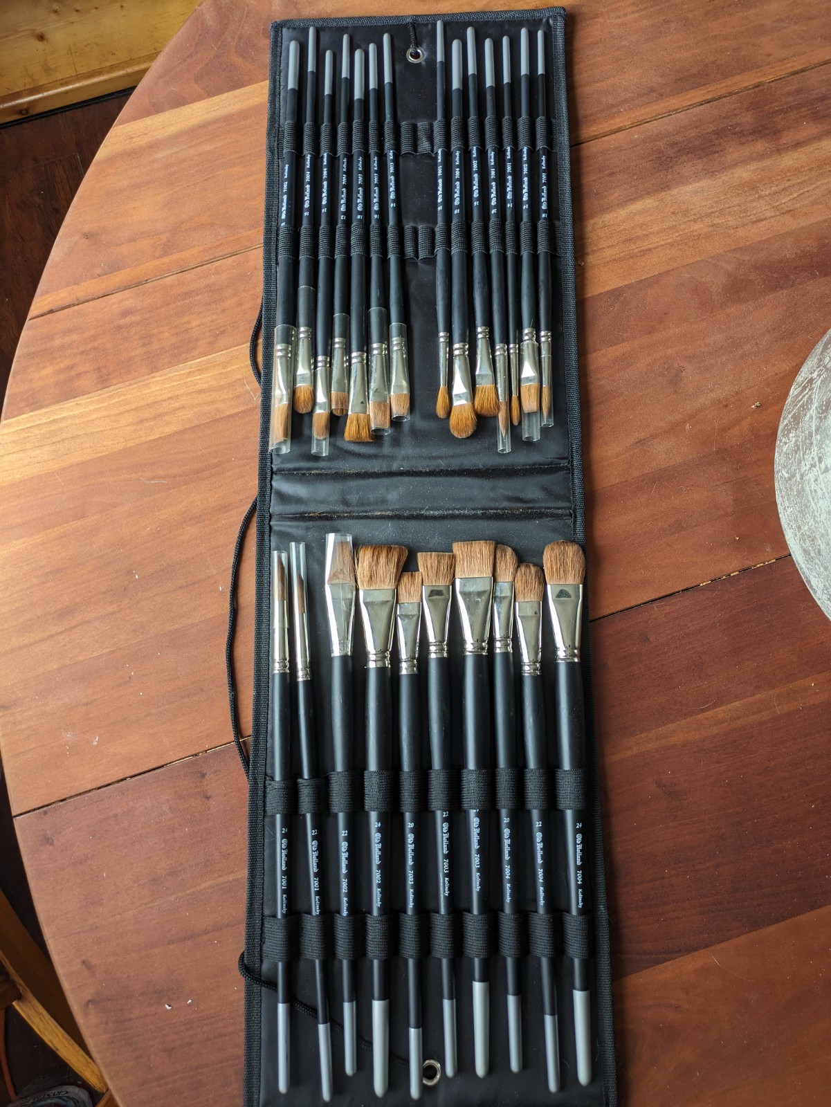 Lot of 24 long handle kolinski Old Holland brushes