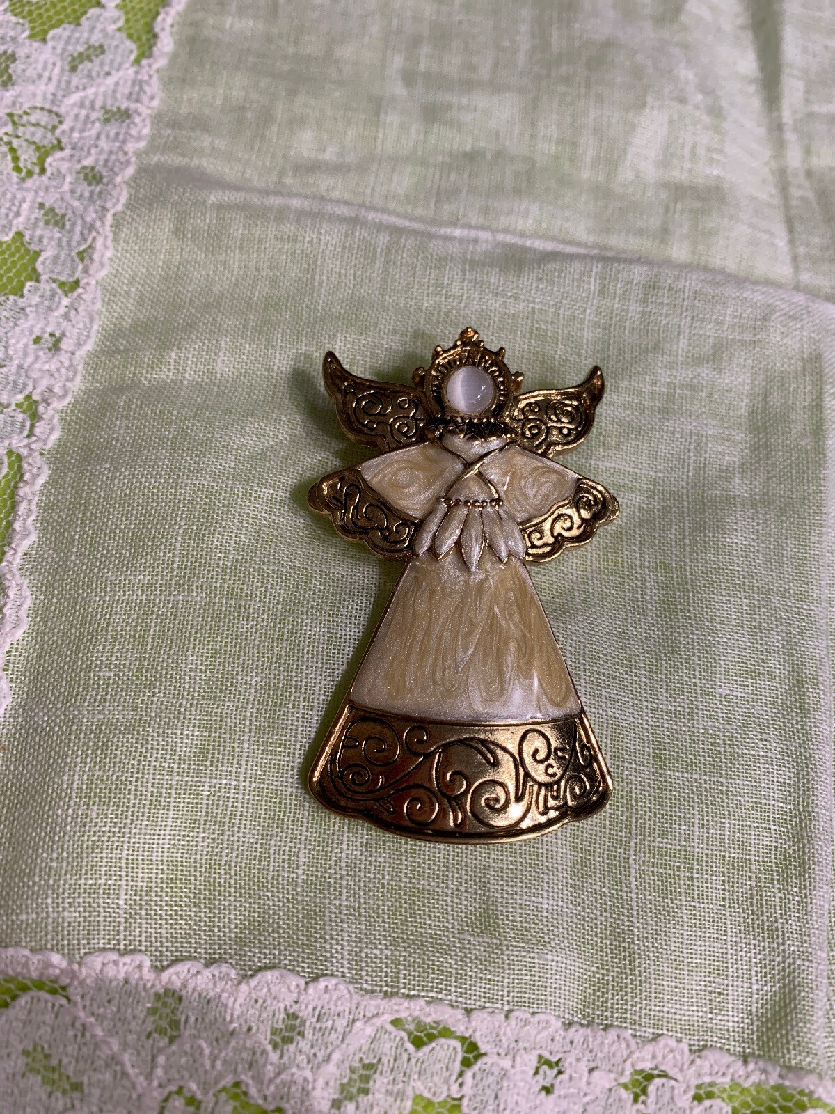 Vintage Enamel Angel Gold Tone Christmas Brooch pin Jewelry XK-23
