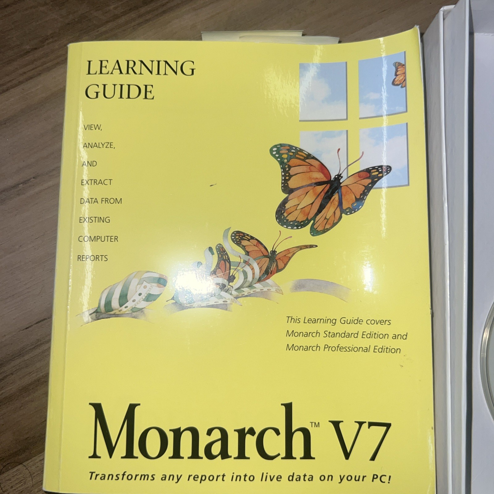 DataWatch Monarch V7.0 - Complete in Book and CD with Key- Tested