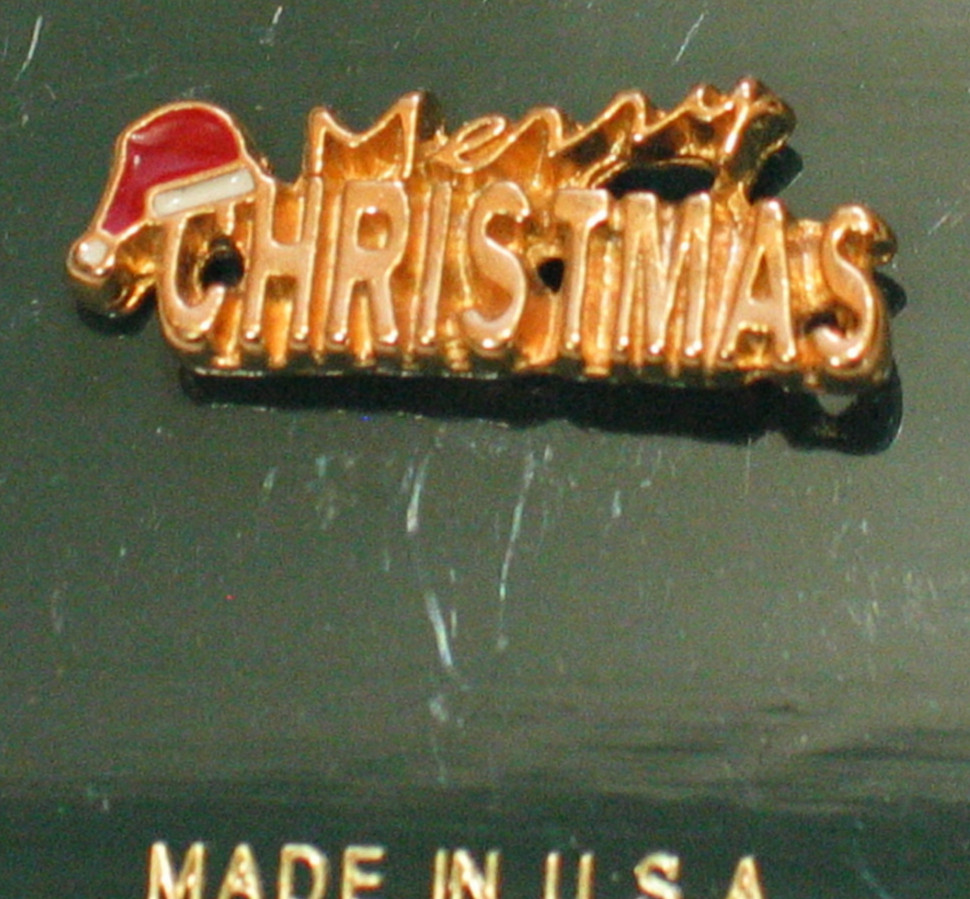 Merry Christmas Pin  Really nice Lapel pin