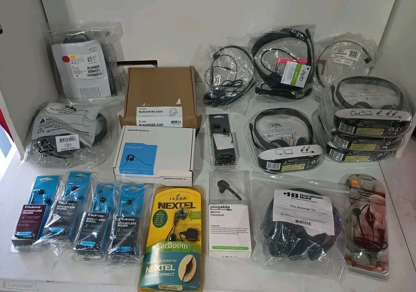 Lot of 20 Miscellaneous Wired Headsets & Headphones - Free Shipping.