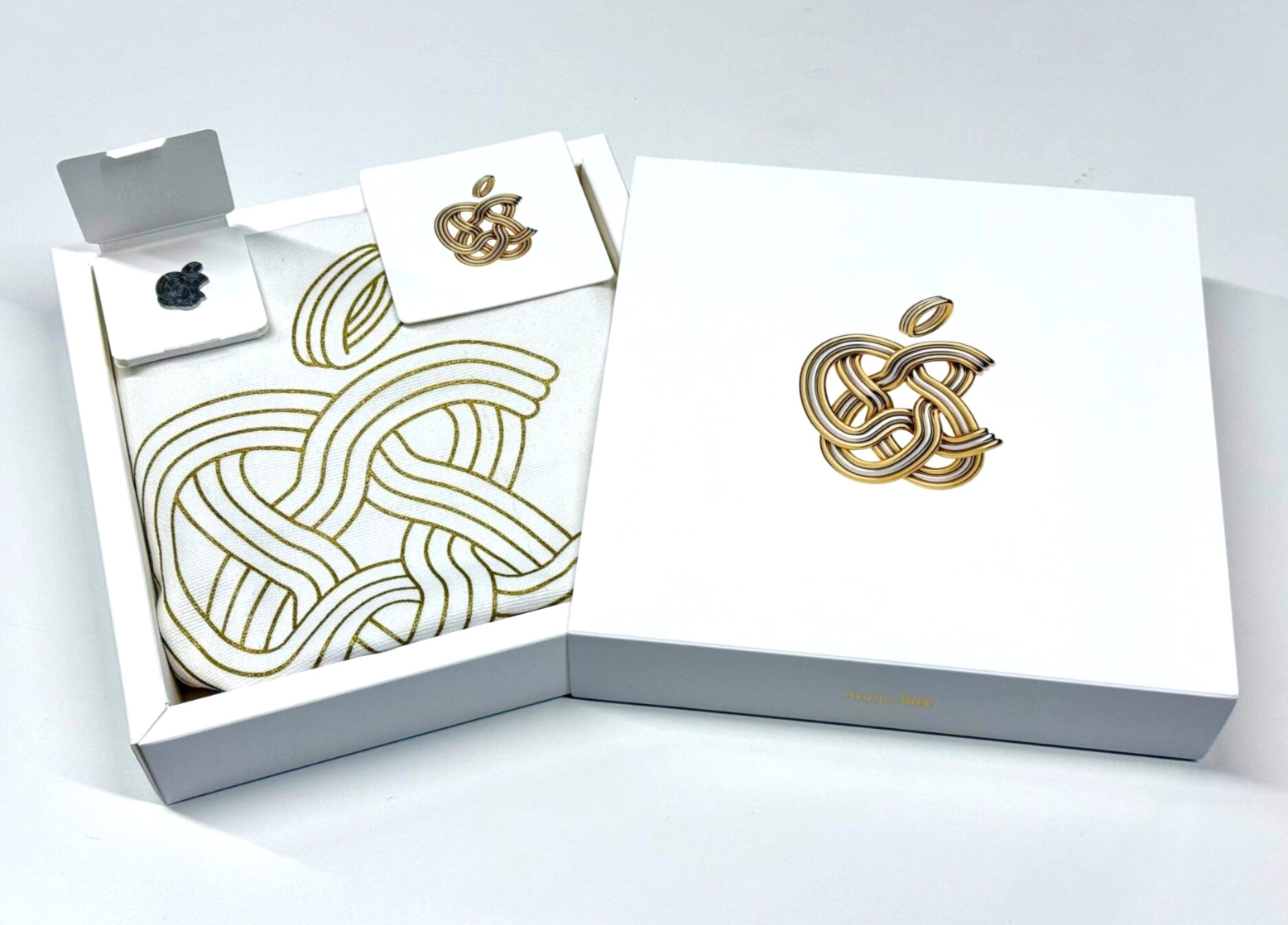 Apple Ginza 2025 Reopening Commemorative Novelty Set - Tote Bag, Pin, Coaster