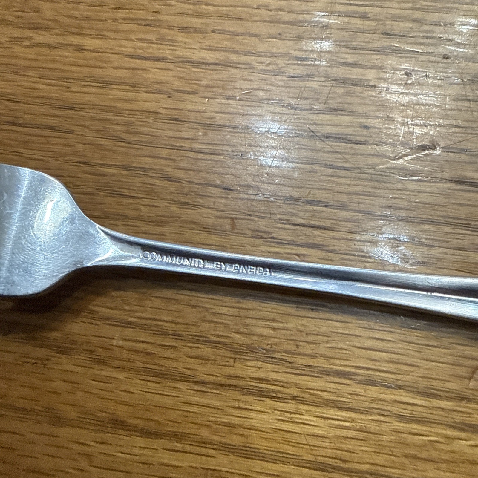 4 Oneida KENWOOD STAINLESS Community DINNER FORKS Nice!