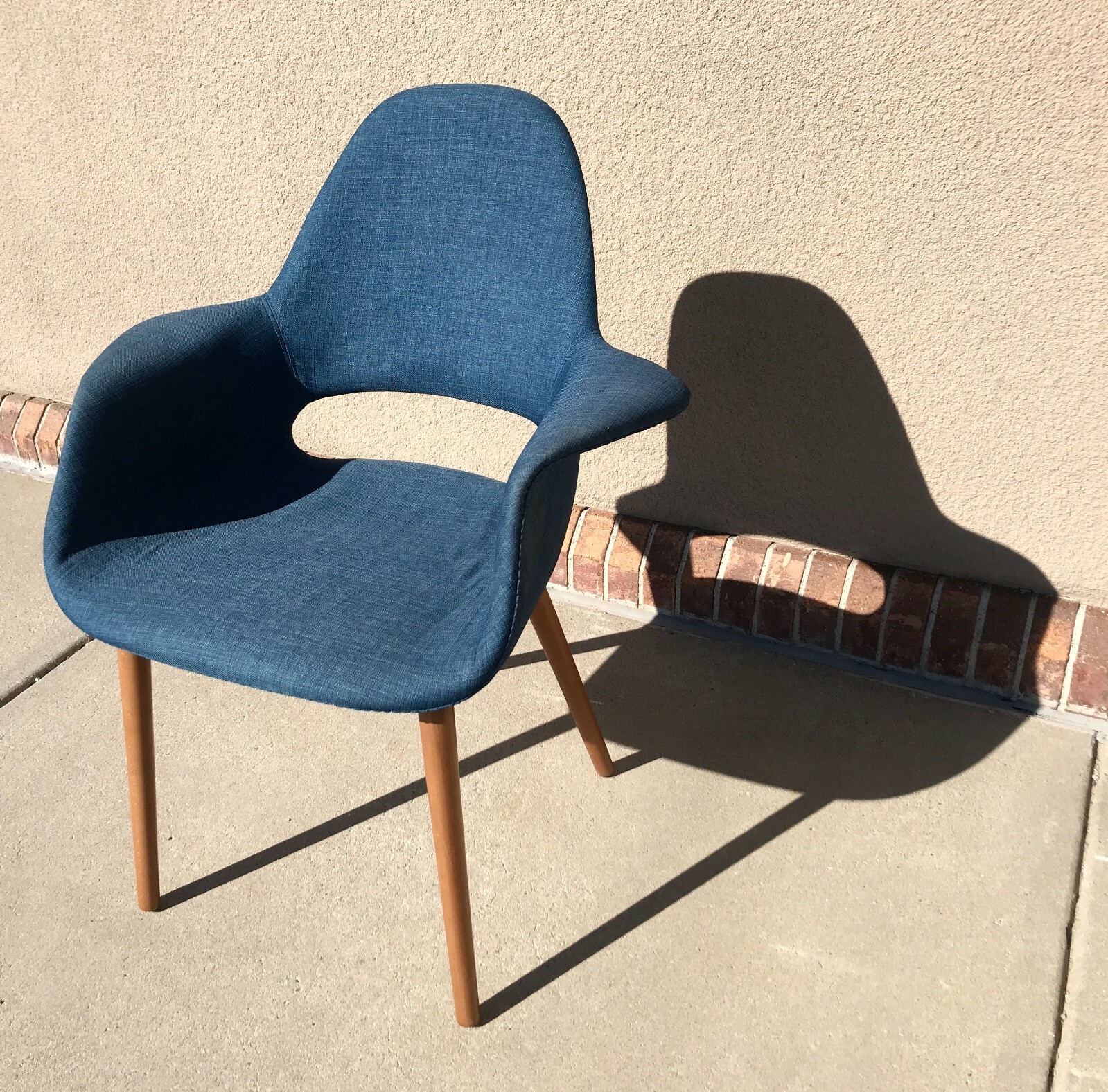 Modern Upholstered Fabric Dining Room Armchair With Wood Legs Blue