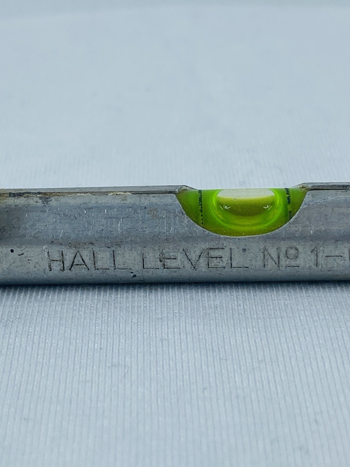 HALL No. 1 Aluminum Single Bubble Line Level