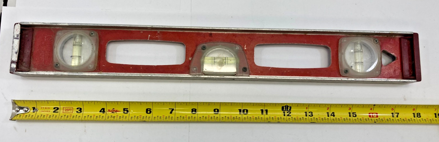 Stanley ~ 42-180 ~ 18" Aluminum Level - Made in USA