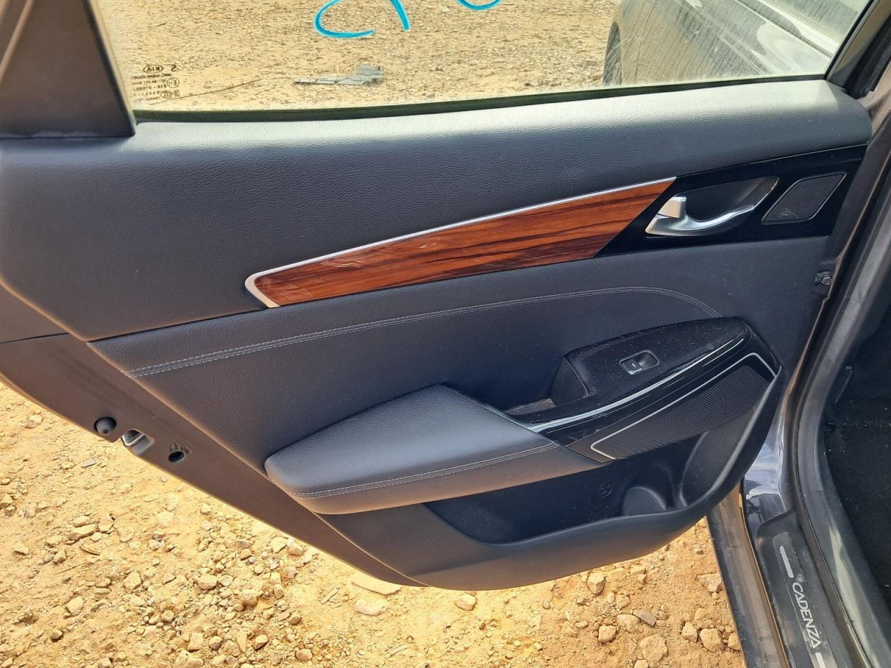 CADENZA 2017 Glove Box 4874971