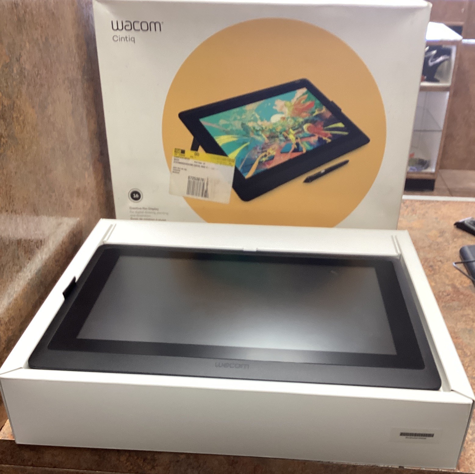 Wacom Cintiq 16 DTK-1660 /ok-AA Drawing Tablet Monitor (W/Pen) Has Scratch