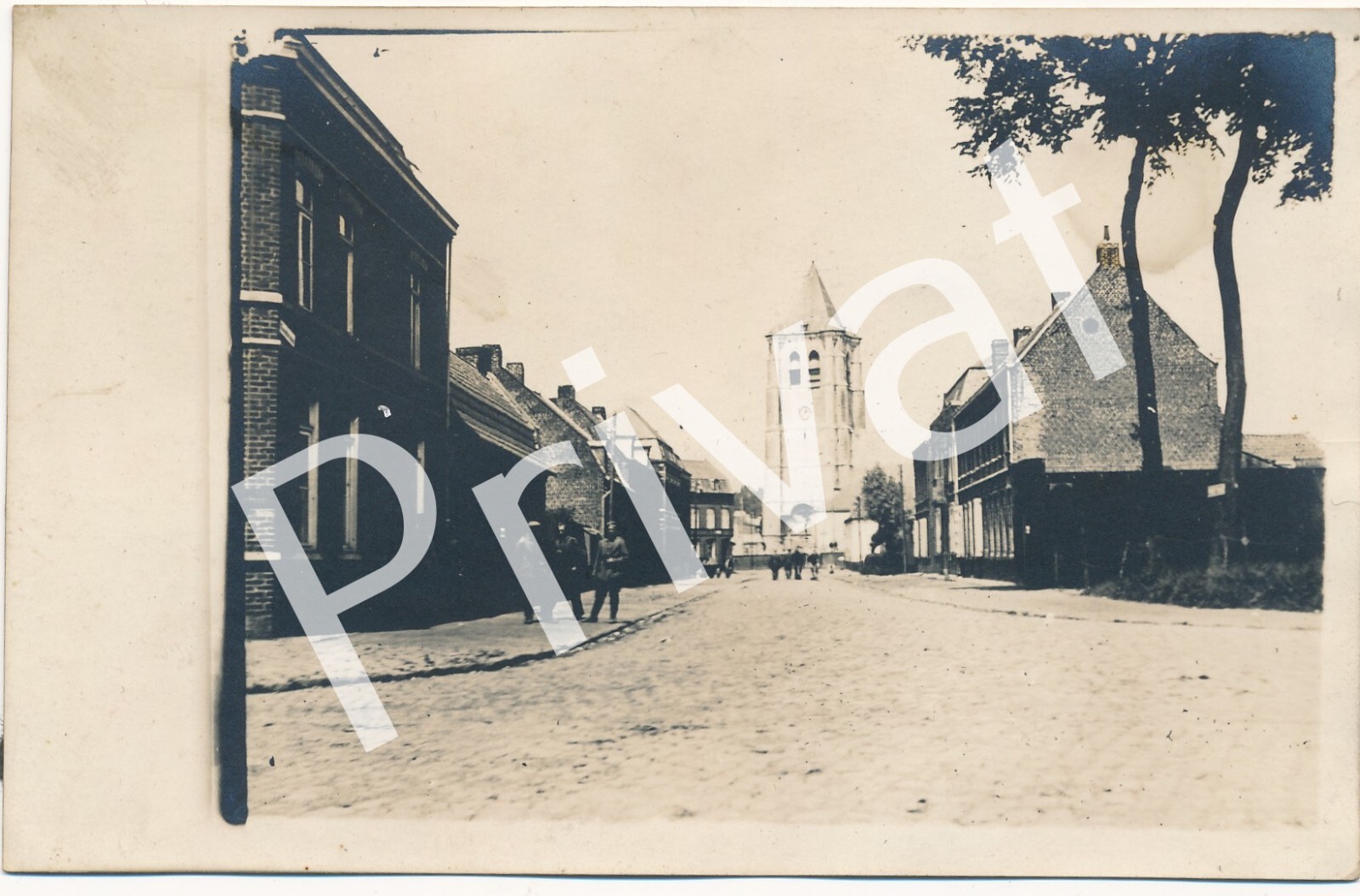 Photo WK1 Street Scene Soldiers Small Town Aisne France M1.27