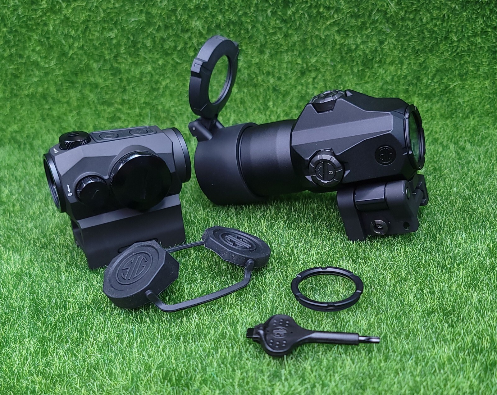 Sig Sauer ROMEO5 & JULIET3 Combo, 2 MOA Red Dot Sight, 3x Magnifier - SORJ53101